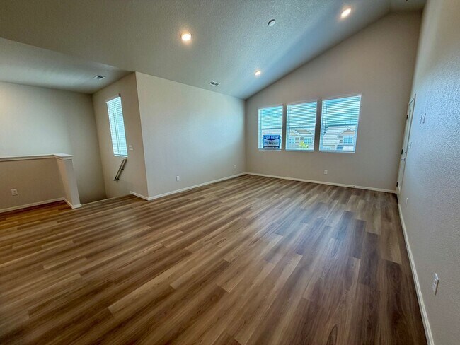 Building Photo - 2120 Falling Leaf Dr