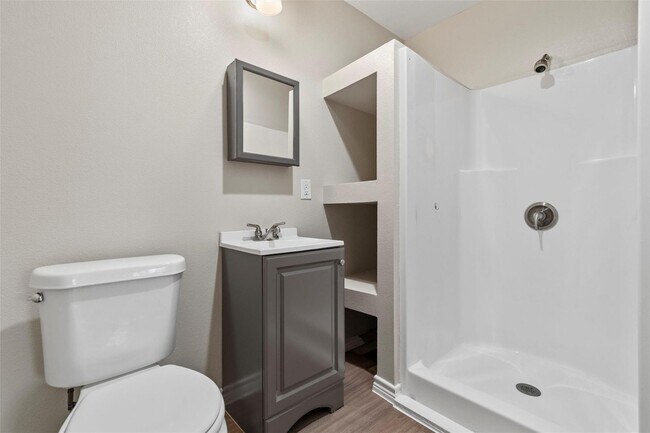 Building Photo - 8714 Quinn St