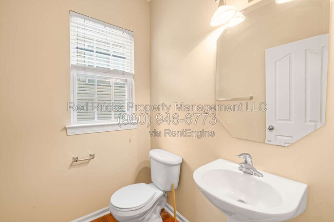 Building Photo - 10613 Bere Island Dr
