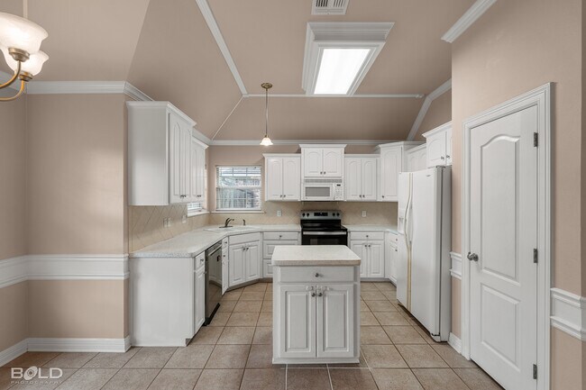 Building Photo - 6012 Whitney Dr