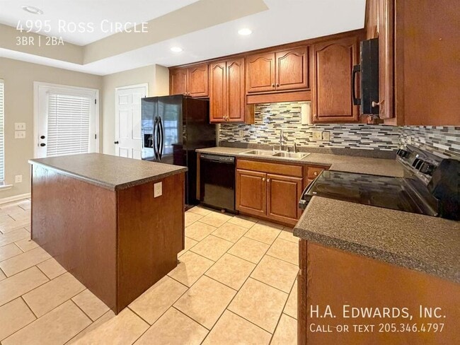 Building Photo - 4995 Ross Cir