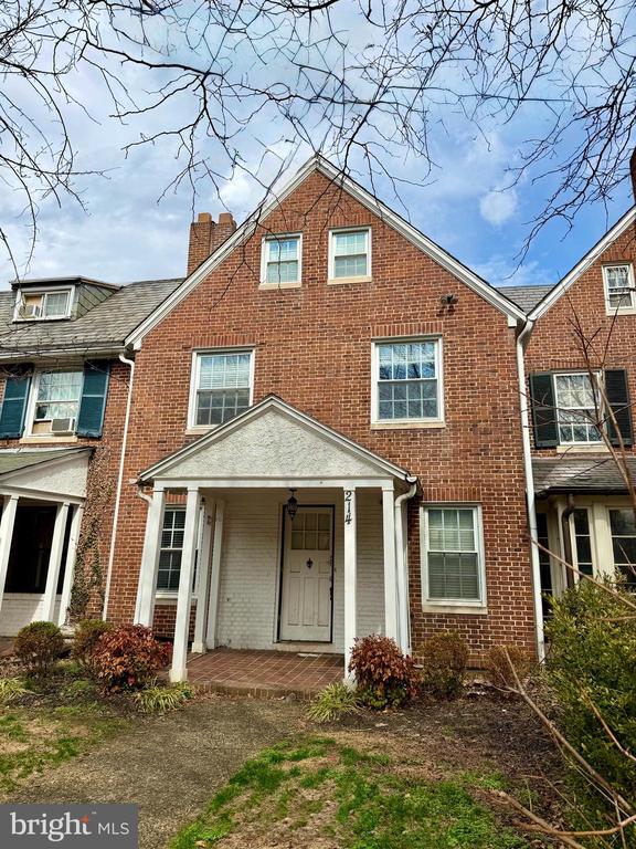 Building Photo - 214 E University Pkwy