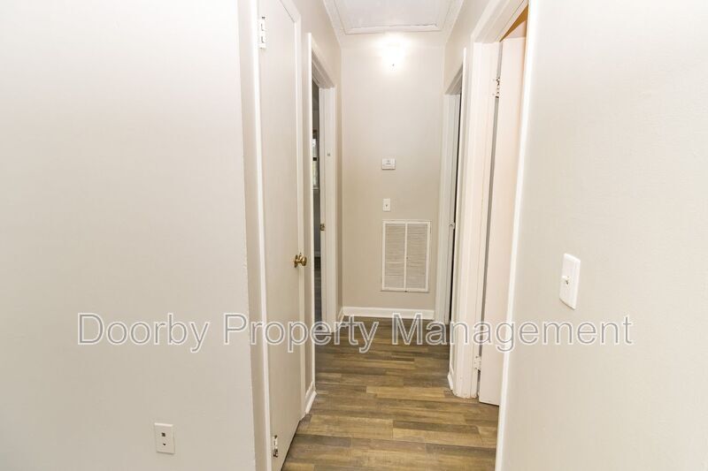 Building Photo - 6413 Basswood Ln