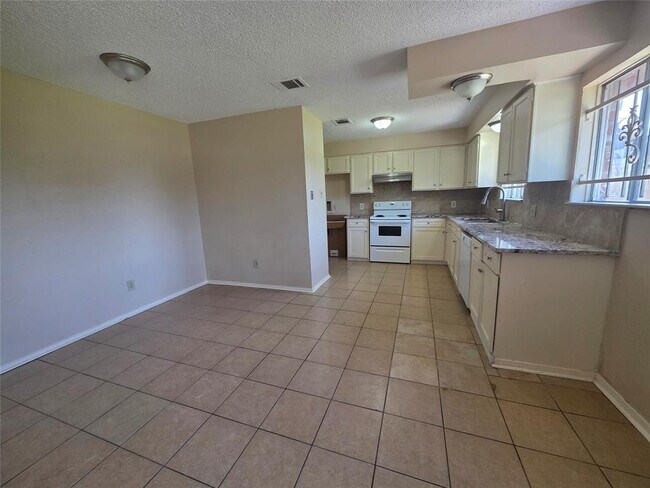 Building Photo - 6606 Northleaf Dr