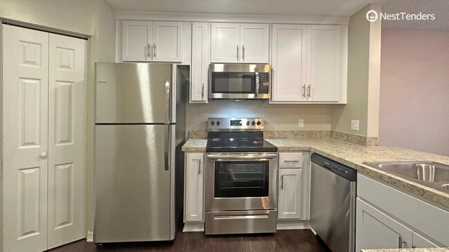 Building Photo - Large Updated Townhome in Argyle Forest!