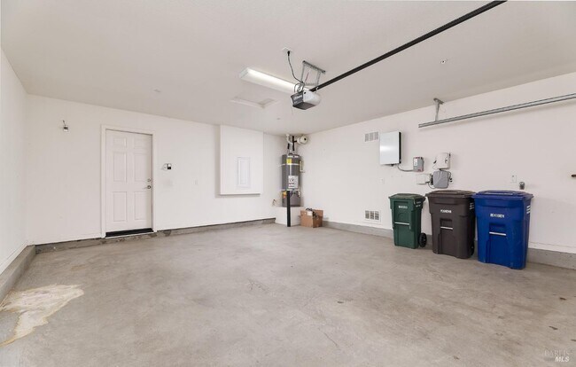 Building Photo - 504 Silver Ridge Dr