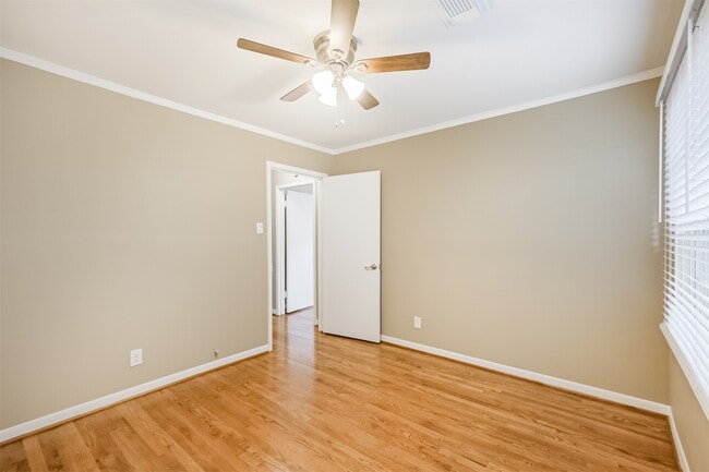 Building Photo - 4613 Braeburn Dr