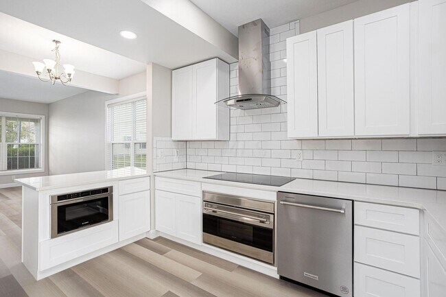 Building Photo - Townes of West Albany