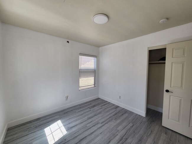 Building Photo - Sleek 2 story home with tile in most living areas and upgraded kitchen.