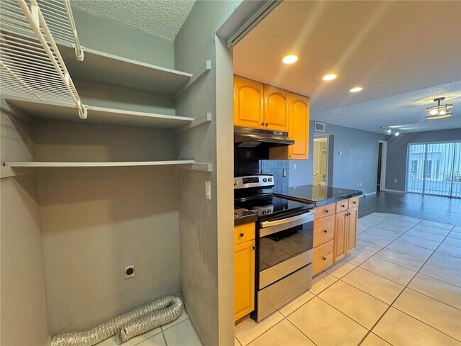 Building Photo - 1550 11th St NE