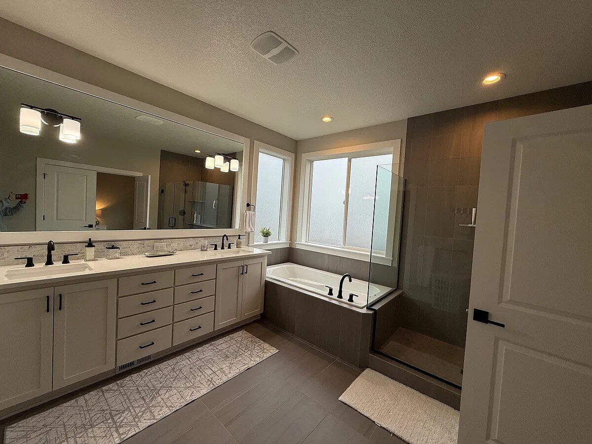 Building Photo - 12053 NW Weaver Ln