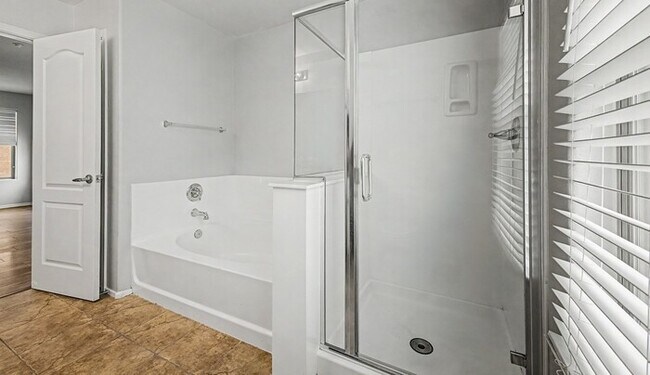 Building Photo - 17593 N 185th Dr