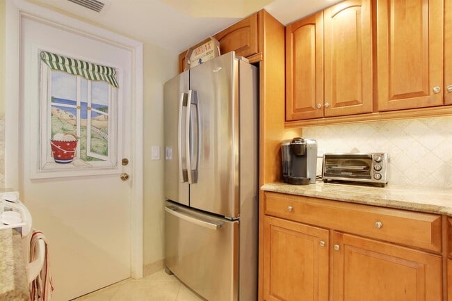 Building Photo - 630 Ocean Dr