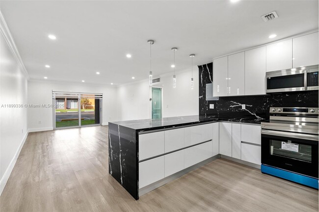 Building Photo - 9405 SW 76th St