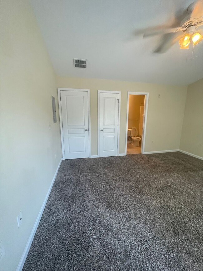 Building Photo - 17-1728 J&amp;S