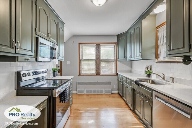 Building Photo - 3 Bedroom Home in St. Paul