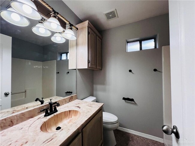 Building Photo - 18 La Vista St