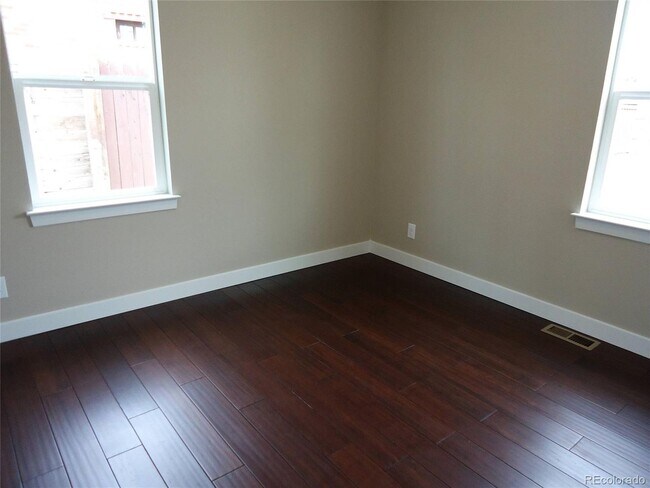 Building Photo - Updated Chaffee Park Home