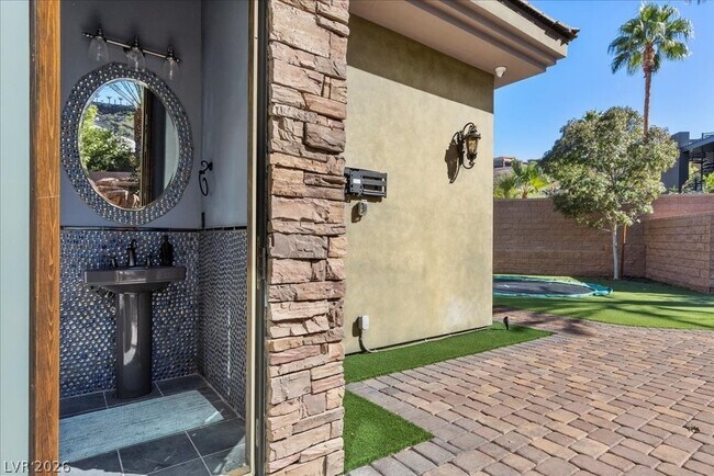 Building Photo - 514 Mandalay Ct