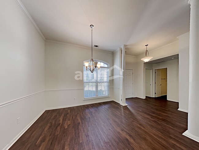 Building Photo - 110 Rolling Stone