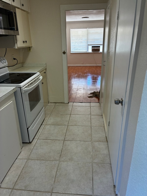 Building Photo - 117 5th St NE