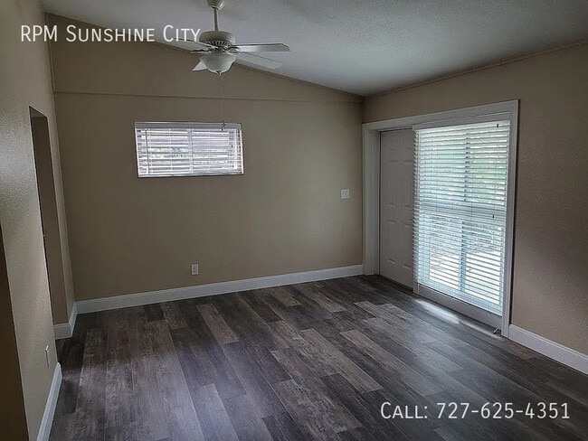 Building Photo - 1628 Pine St