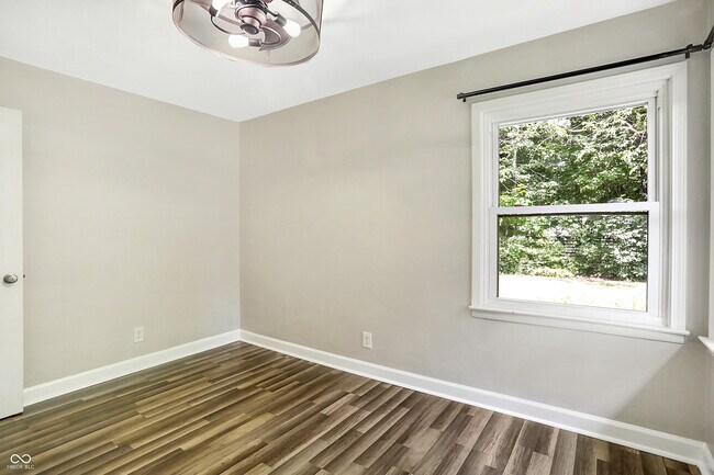 Building Photo - 3315 Beech Dr