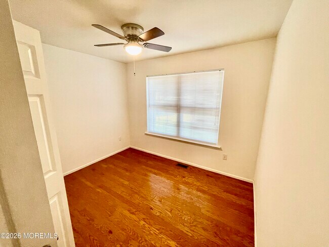 Building Photo - 220 Middie Ln