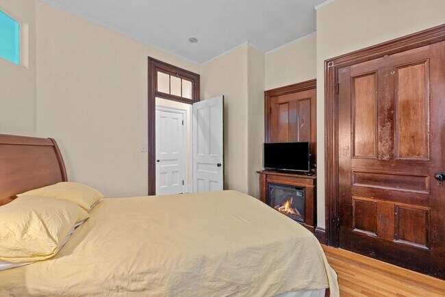 Building Photo - 20 Mellen St