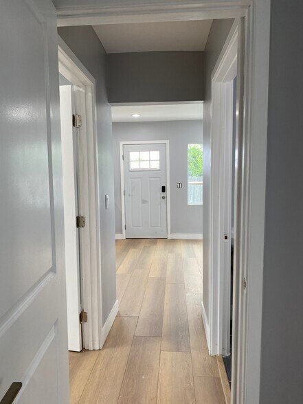 Building Photo - 5719 S Normandie Ave