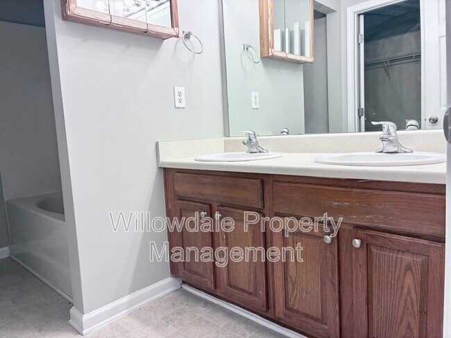 Building Photo - 954 Shining Wire Way