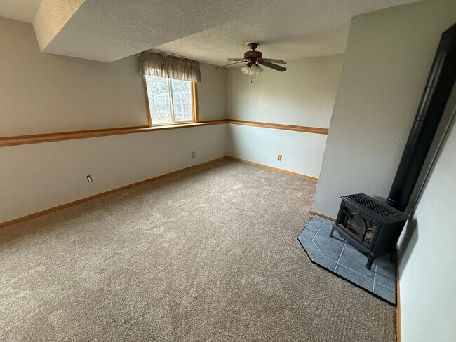 Building Photo - Updated 3-Bedroom Home Near Horsetooth Reservoir