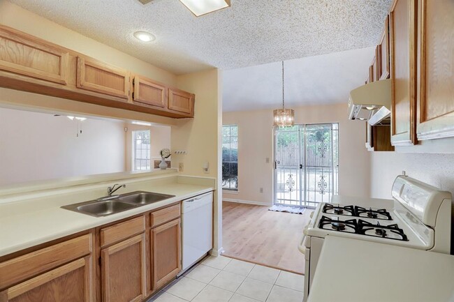 Building Photo - 12038 Flaxen Dr
