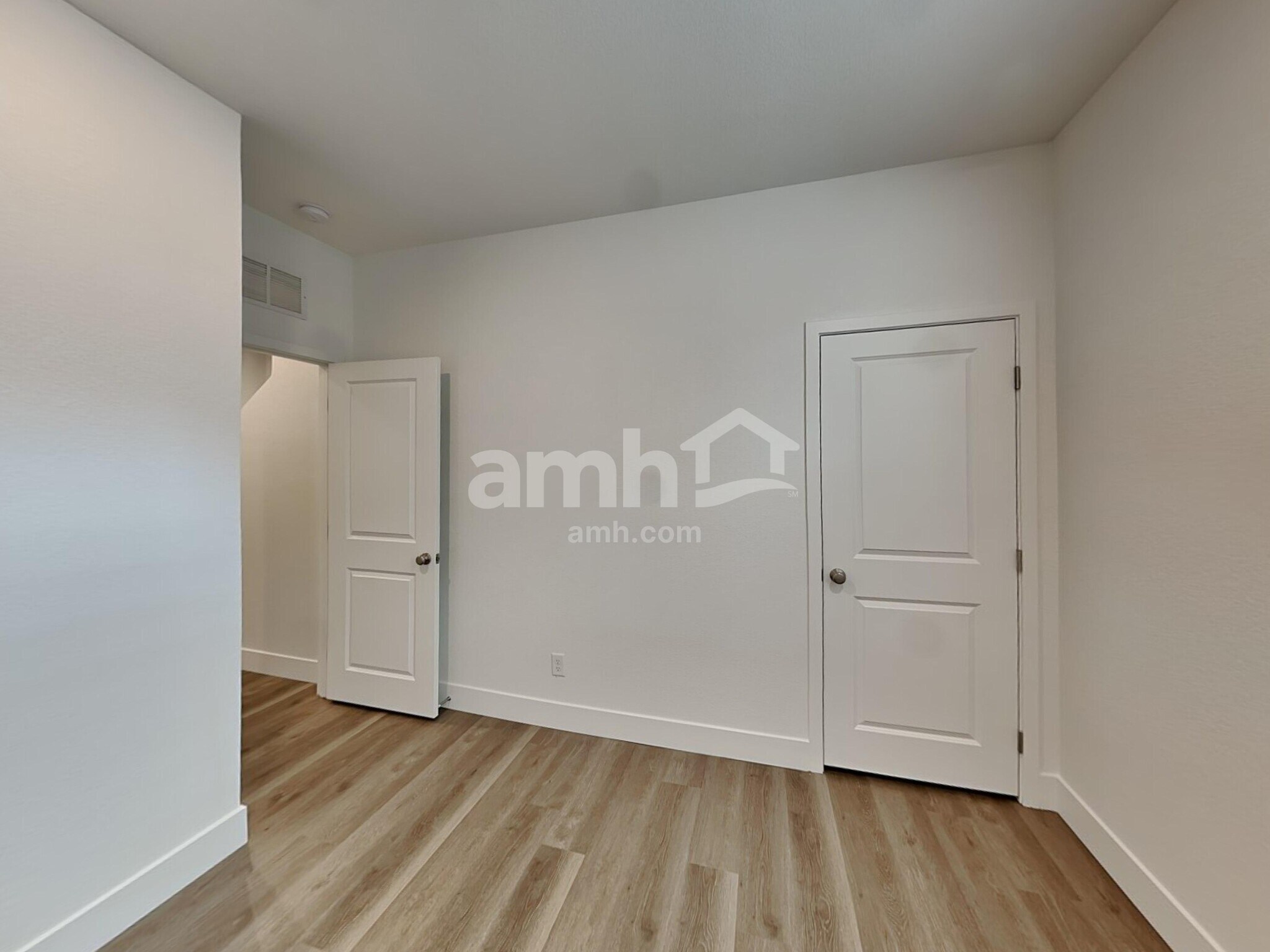 Building Photo - 6449 Marthas Vineyard Ave