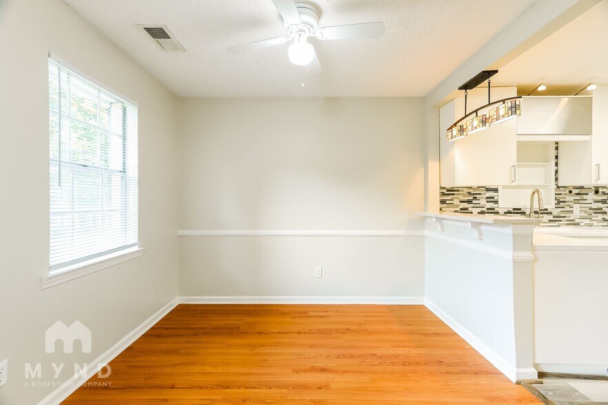 Building Photo - 320 Navajo Pines Dr