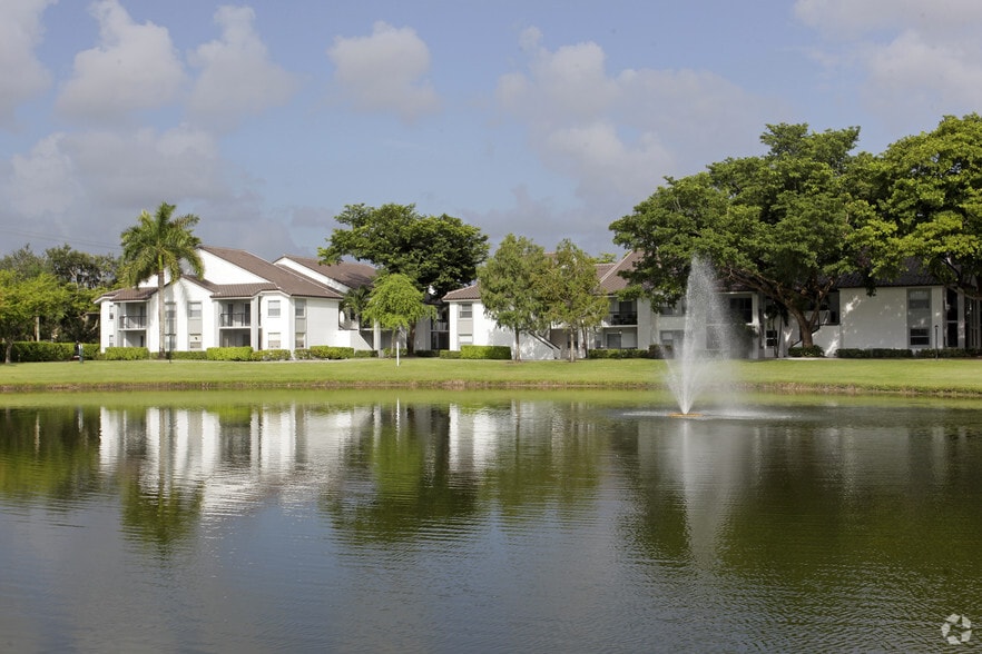 Building Photo - Centro at Davie Apartments