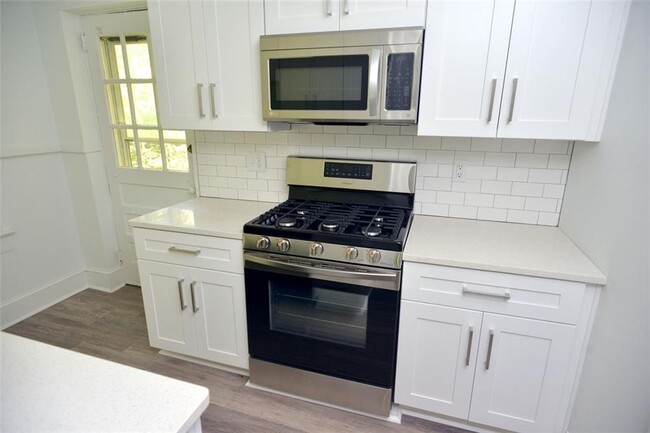 Building Photo - 509 Claire Dr NE