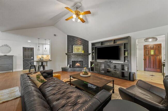 Building Photo - 1108 Myrtlewood Dr