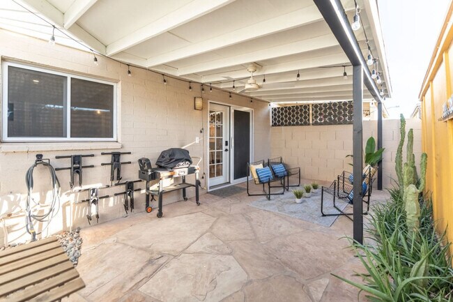 Building Photo - 6957 E Osborn Rd