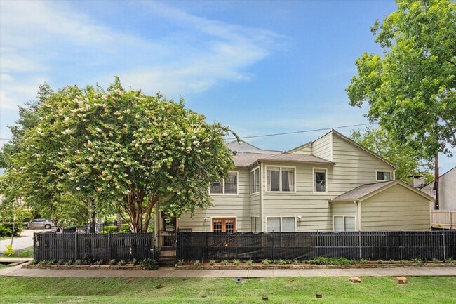 Building Photo - 6310 Arnot St