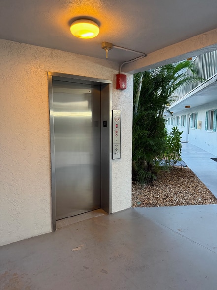 Building Photo - 5635 Rattlesnake Hammock Rd