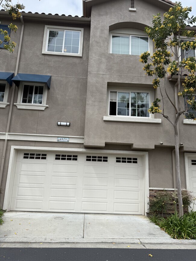 Building Photo - 4023 Bluff View Way