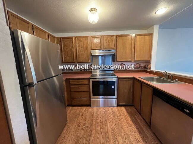 Building Photo - 2 Bedroom, 2 bath condo