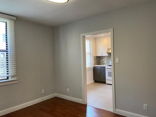 Building Photo - 1 bedroom in San Francisco CA 94112