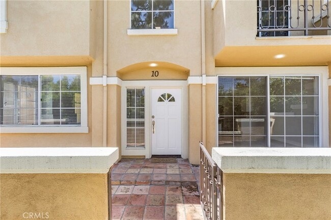 Building Photo - 10 Bravo Ln