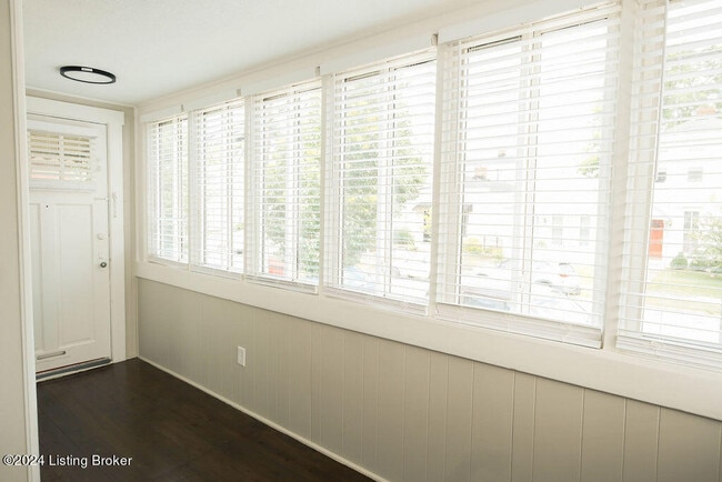 Building Photo - 208 Pope St