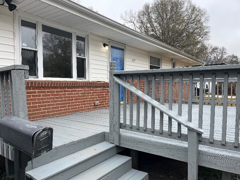 Building Photo - 4217 Colebrook Rd