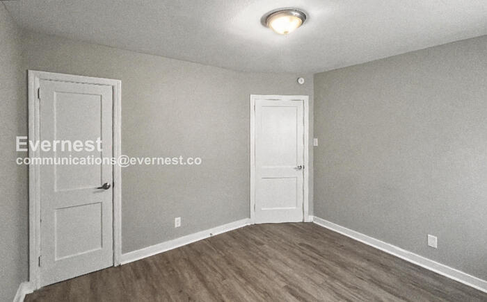 Building Photo - 1012 4th Ave W