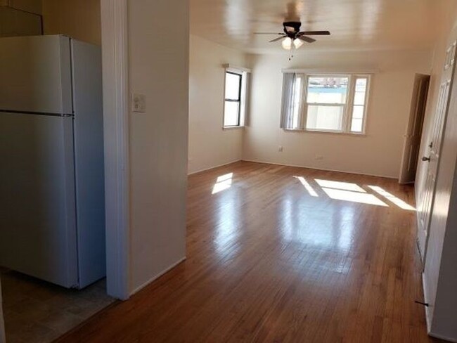Building Photo - $500 REBATE Bright upper end (2bdr) in Nor...