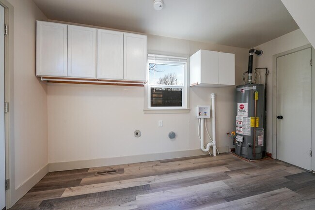 Building Photo - 406 N Star St